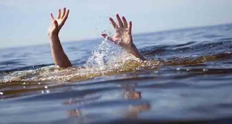 వేధింపులు భరించలేక వివాహిత ఆత్మహత్య 
