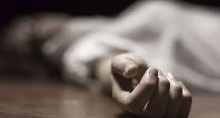 హాస్టల్‌లో ఉండటం ఇష్టం లేక విద్యార్థిని ఆత్మహత్య