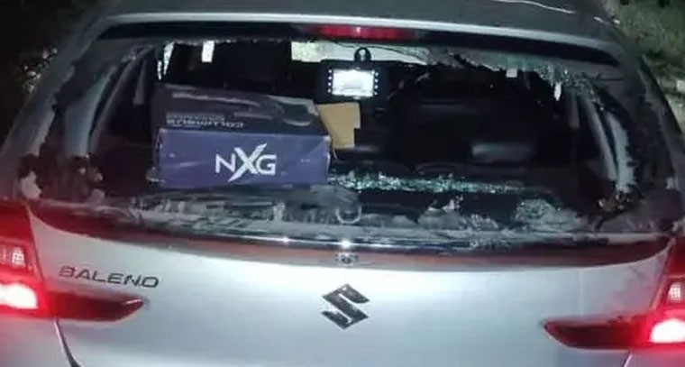 సర్పంచ్ వాహనంపై ప్రత్యర్థి వర్గం దాడి