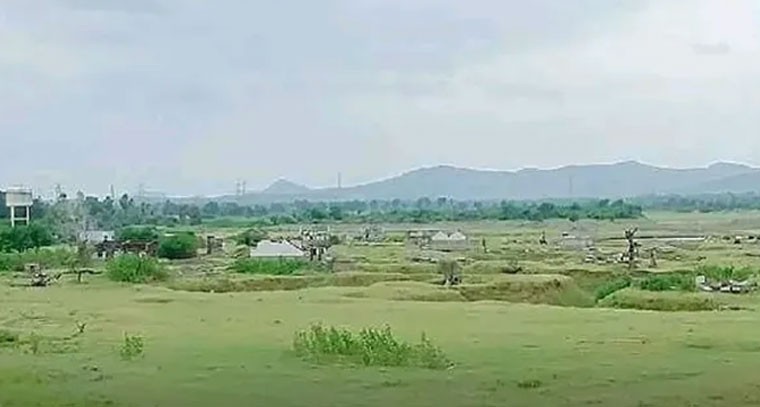 ఎల్లంపల్లి ప్రాజెక్టులో బయటపడ్డ గ్రామాలు