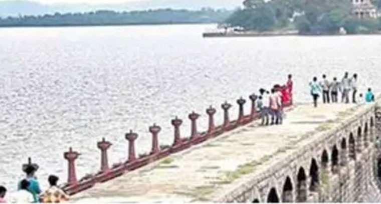 పోచారం ప్రాజెక్ట్ నుండి యాసంగికి నీటి విడుదల