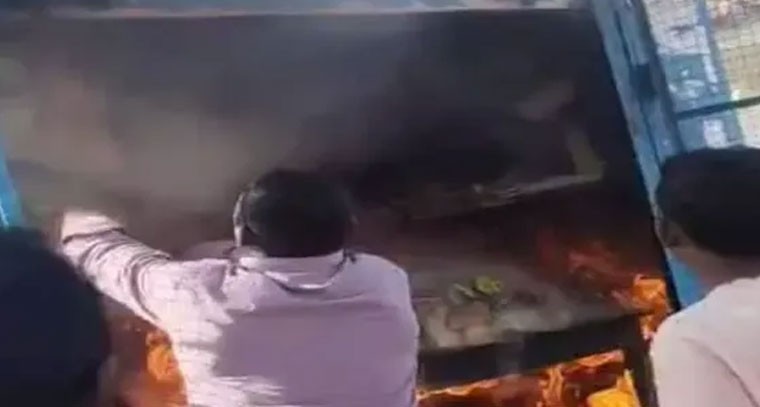  అగ్నిప్రమాదం.. చెలరేగిన మంటలు