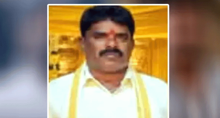 తీవ్ర విషాదం.. పొలం వద్ద వ్యక్తి హఠాన్మరణం