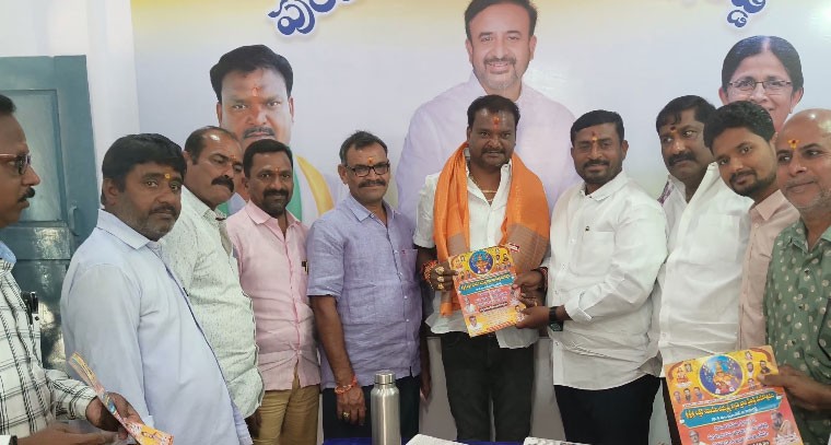 అయ్యప్ప ఆలయ ప్రారంభానికి మున్సిపల్ చైర్మెన్ కు ఆహ్వానం