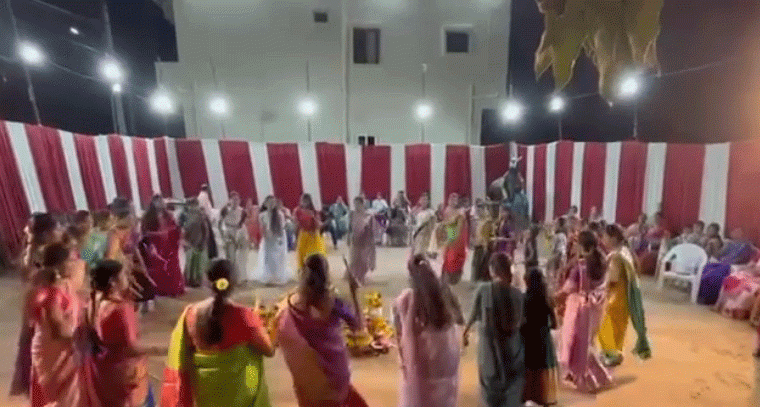 ఇంజాపూర్ లో బతుకమ్మ సంబరాలు: మహిళల ఆనందోత్సాహాలు