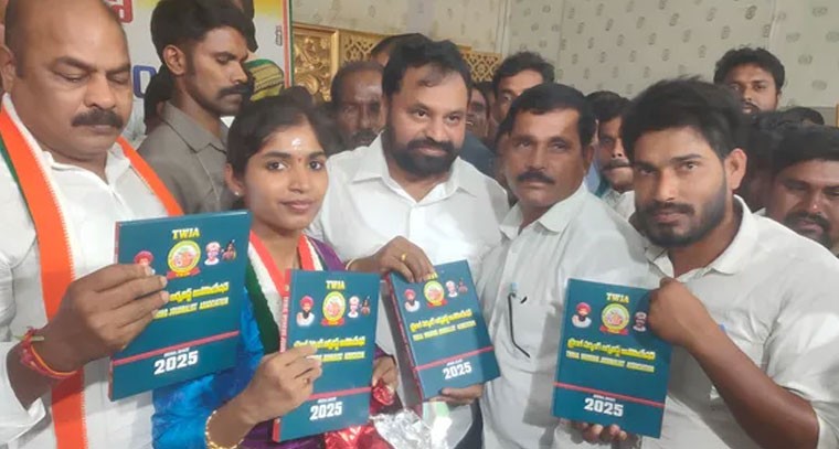 ట్రైబల్ జర్నలిస్టుల సమస్యలను సీఎం దృష్టికి తీసుకువెళ్తా