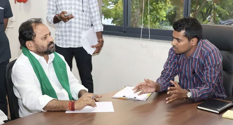 జిల్లా కలెక్టర్ తో వైరా ఎమ్మెల్యే భేటీ