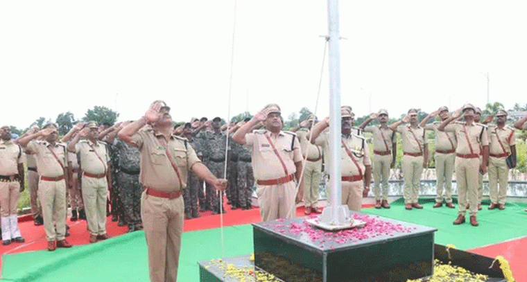 ఐక్యతతోనే విజయాన్ని సాధించగలం: ఎస్పీ