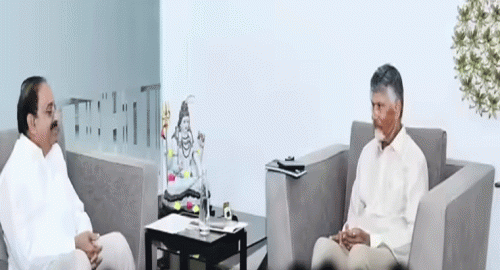 సీఎం చంద్రబాబుతో మంత్రి తుమ్మల భేటీ,,,ఆంధ్రాలో కలిపిన 5 గ్రామాలను తిరిగిచ్చేయండి