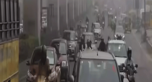 కాలుష్యంలో దేశ రాజధాని ఢిల్లీతో హైదరాబాద్ పోటీ