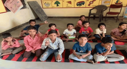 అంగన్వాడీ చిన్నారులకు ,,,,,ఉచితంగా యూనిఫాంల పంపిణీ