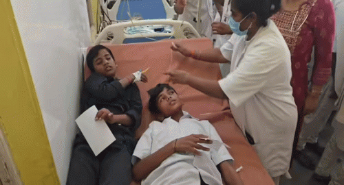 గద్వాల ఎస్సీ హాస్టల్‌లో ఫుడ్ పాయిజన్.. ఒకరి పరిస్థితి విషమం