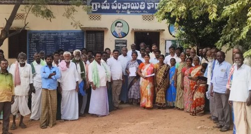 మిట్టదొడ్డిలో ఉత్సాహం.. పంచాయితీ ఎన్నికల నామినేషన్లకు భారీ హంగామా!

