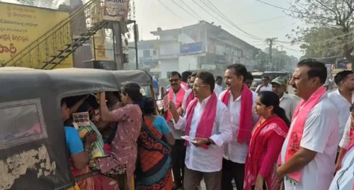 మధిరలో ముదిరిన రాజకీయ సెగ: కాంగ్రెస్ వైఫల్యాలపై లింగాల కమల్ రాజు నిప్పులు

