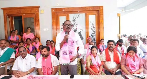 వైరాలో గులాబీ-ఎర్రజెండా రెపరెపలాడాలి.. మాజీ మంత్రి పువ్వాడ అజయ్ కుమార్ పిలుపు

