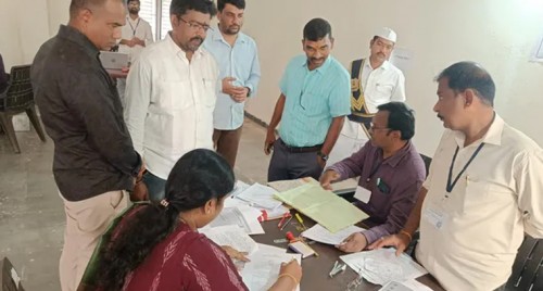 మున్సిపల్ నామినేషన్ల ప్రక్రియ పరిశీలన: పారదర్శకతకు పెద్దపీట వేయాలన్న అదనపు కలెక్టర్

