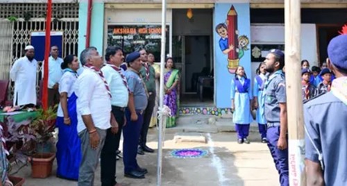 అక్షర హైస్కూల్‌లో మిన్నంటిన ‘స్కౌట్స్ & గైడ్స్’ సందడి: దేశసేవలో విద్యార్థులు భాగస్వాములు కావాలి

