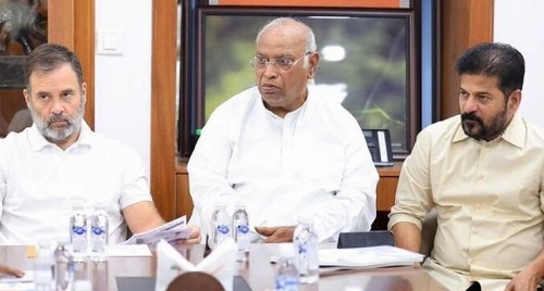 తెలంగాణ గ్యారంటీలపై ఢిల్లీలో హైలెవల్ మీటింగ్.. రేవంత్ రెడ్డితో ఖర్గే, రాహుల్ కీలక చర్చలు

