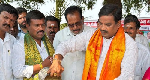 వరి ధాన్య కొనుగోలు కేంద్రాన్ని ప్రారంభించిన ఆలేరు ఎమ్మెల్యే  బీర్ల అయిలయ్య