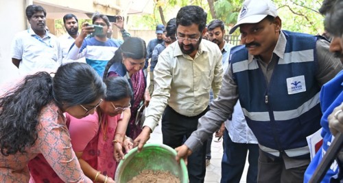 బస్తీ బాటలో పాల్గొన్న జలమండలి ఎండీ అశోక్ రెడ్డి