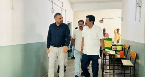 సెన్సస్ సెంటర్‌ను తనిఖీ చేసిన జిహెచ్‌ఎంసి కమిషనర్