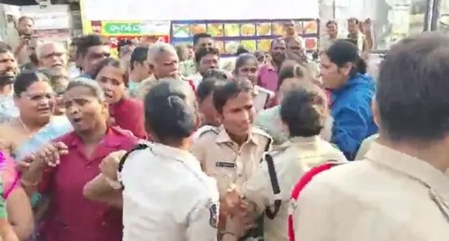 మెదక్ డిపో వద్ద ఉద్రిక్తత