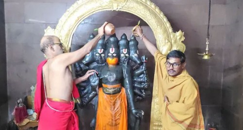 పంచముఖ హనుమాన్ స్వామి ఆలయంలో విశేష పూజలు