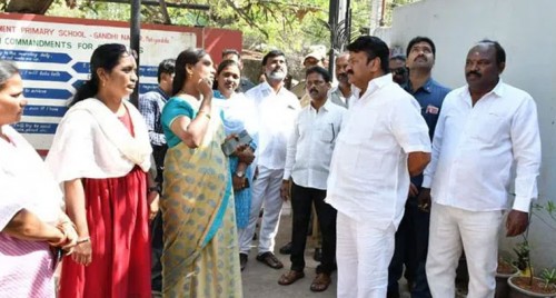 6 లక్షలతో సీసీ రోడ్డుకు శంకుస్థాపన చేసిన మంత్రి