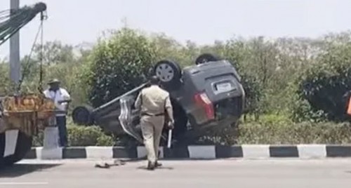 ORRపై మరో కారు ప్రమాదం.. నలుగురికి తీవ్రగాయాలు
