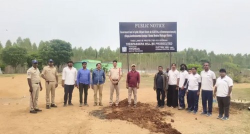 ప్రభుత్వ స్థలమని హెచ్చరిక బోర్డులు ఏర్పాటు